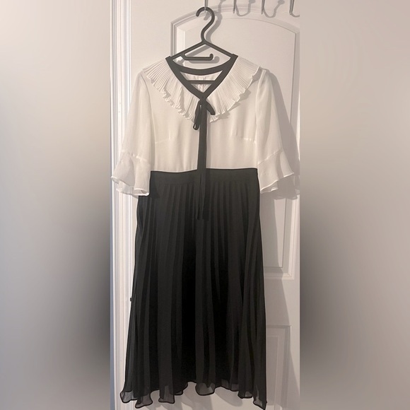 Two-tone Ruffled Midi Dress - Picture 2 of 4